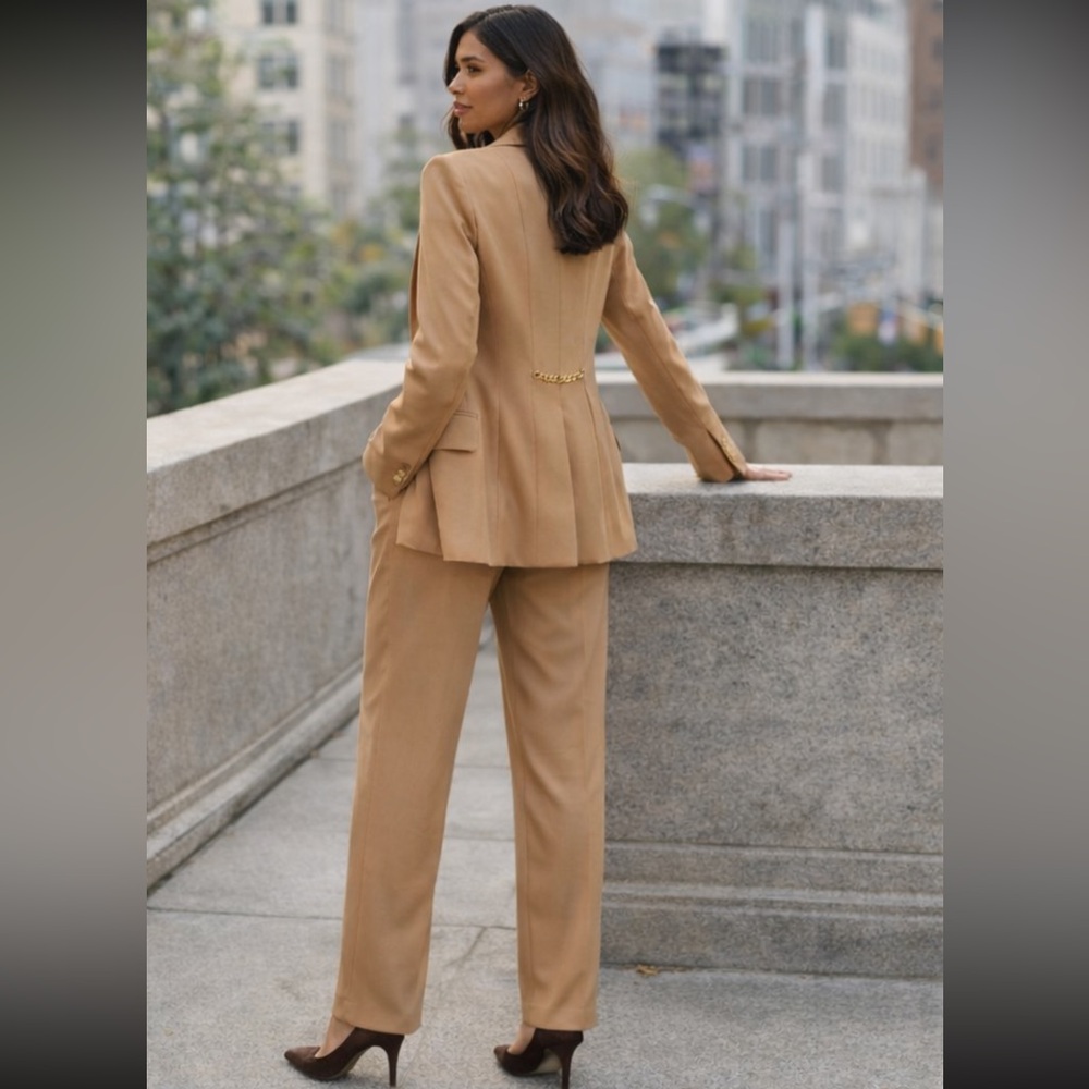 Oscar de la Renta Wool Gold Chain Detail Two Piece Pant Suit in Warm Tan Sz 4 - Picture 5 of 15